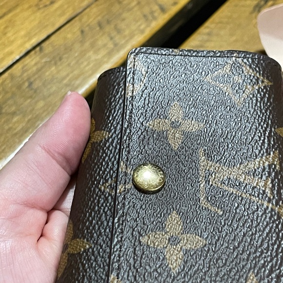 Louis Vuitton 6 key holder - Picture 14 of 14